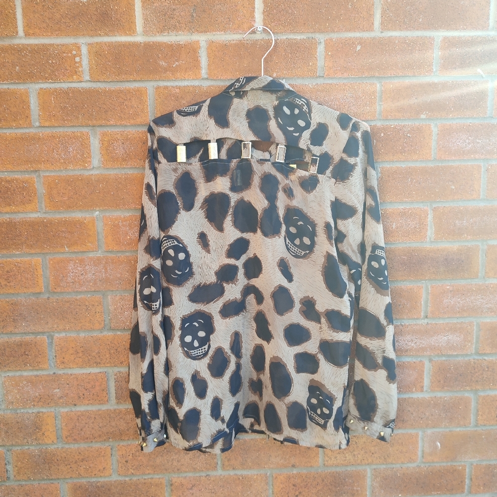 Urmoda Blouse With Gold Buttons And Spikes - Picture 6 of 9